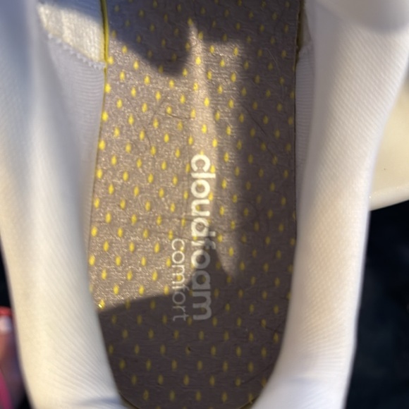 👟ADIDAS PERFORATED STRIPE 👟 - Picture 5 of 6